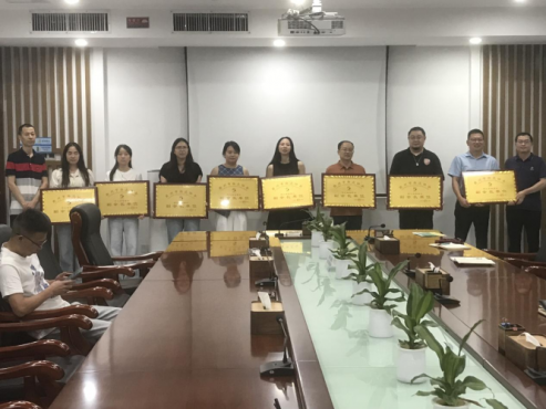 新入会副会长和理事单位授牌仪式在赣州国际陆港发展集团有限公司举行